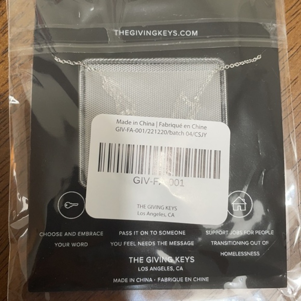 Key Necklace NWT SILVER - Picture 2 of 2